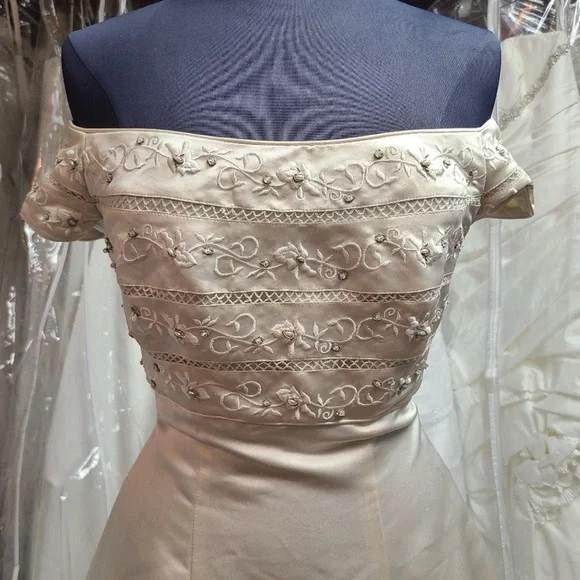 100% Silk Ivory/Champagne Wedding Gown - Picture 2 of 6